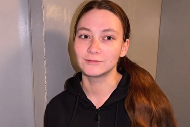 Was soll's, wenn wir uns nicht kennen, ein Blowjob im Aufzug kann ja nicht schaden