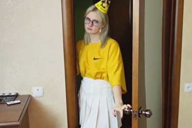 Ich bin 18, juhu! Fick mich, Stiefbruder, du kannst gleich hier abspritzen 😏