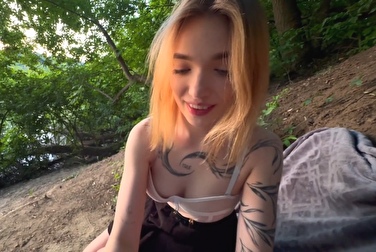 Sie wollen öffentlichen Sex 👀 Ok, ich werde Sie an einem schönen Ort ficken