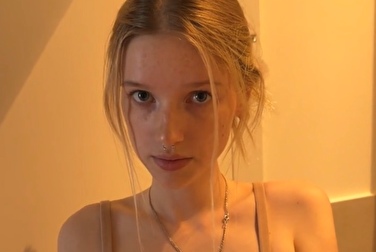 Sie hat mir so hart einen geblasen. Hatte meine Schwester Sex angedeutet? 👀