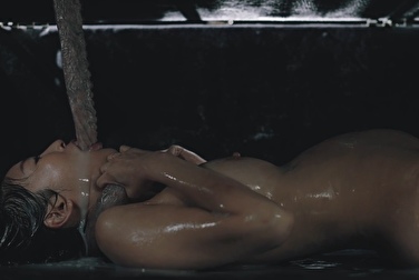 Ein Tentakel kroch in eine asiatische Frau 🤯 Und Sie glauben immer noch nicht an UFOs